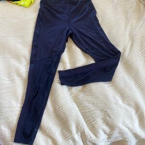 Marika size M Navy workout leggings with mesh insets
